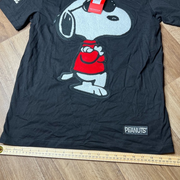 2021 Large Peanuts Snoopy Joe Cool Huge Chenille Patch Graphic Collector T Shirt - Picture 6 of 7